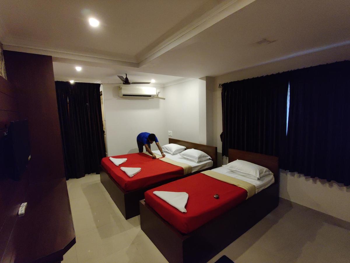אודופי Vyavahar Lodge מראה חיצוני תמונה