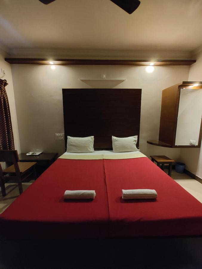 אודופי Vyavahar Lodge מראה חיצוני תמונה